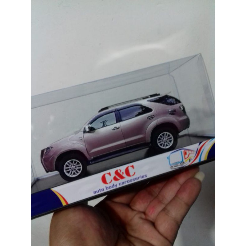 miniatur mobil new Fortuner gold