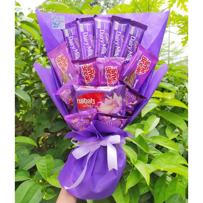 (S) Buket UNGU dairymilk coklat manis ungu/paket/bingkisan Snack Ulang Tahun/Ultah/ Wisuda/Kado/Hadiah/ ANNIVERSARY / CEWE