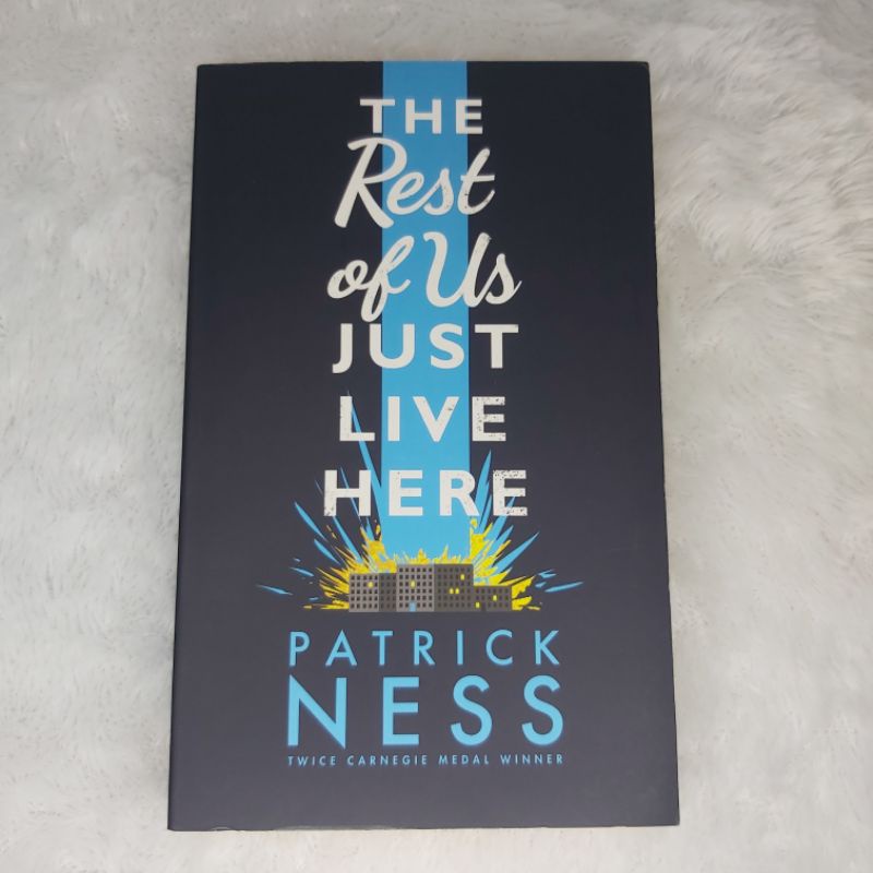 The Rest of Us Just Live Here Patrick Ness The Sun Is Also A Star Nicola Yoon Original Official Paperback Softcover Ready Stock Fiction Buku Cerita Novel Bahasa Inggris Fiksi Import English Fiction Book Supernatural Adventure Romance Thriller Romansa-The Rest of Us JLH