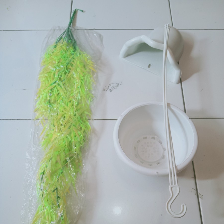 Daun Bambu Kuning plastik Juntai Gantung Dekorasi dan pot