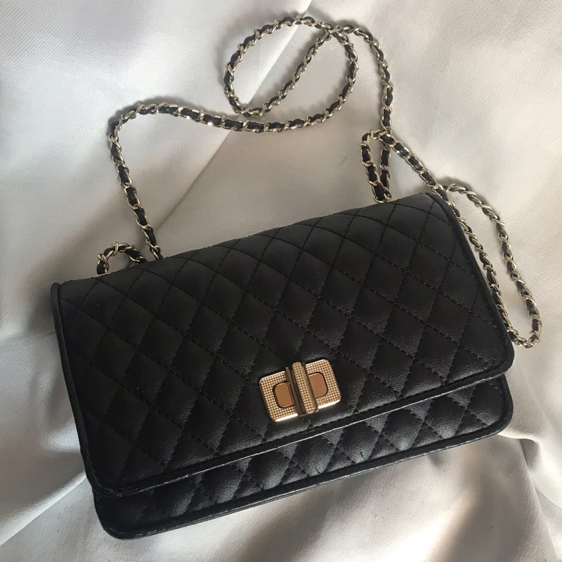 CHARLES AND KEITH                                              quilted sling bag                    