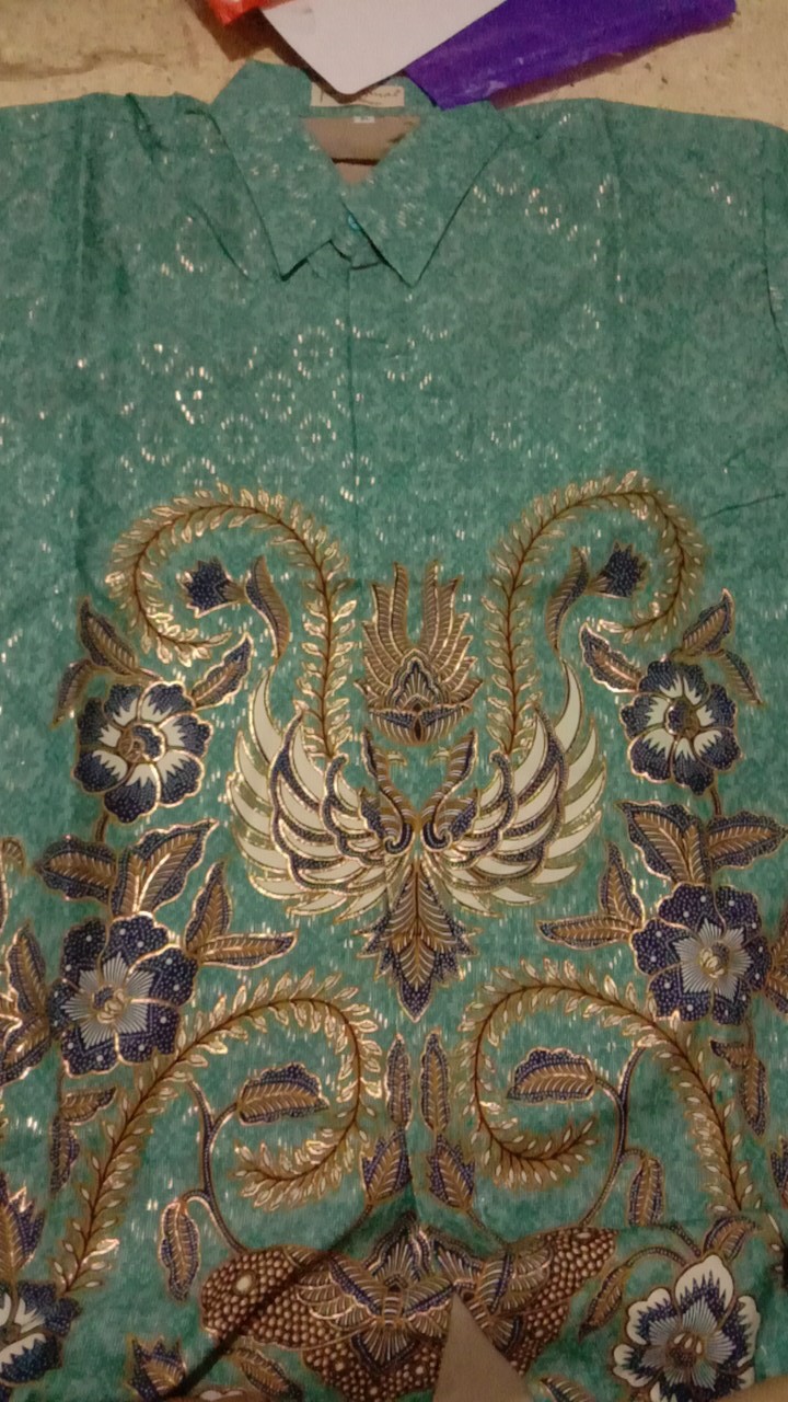 Kemeja Batik Pria Lengan Panjang Semi Sutra Prada