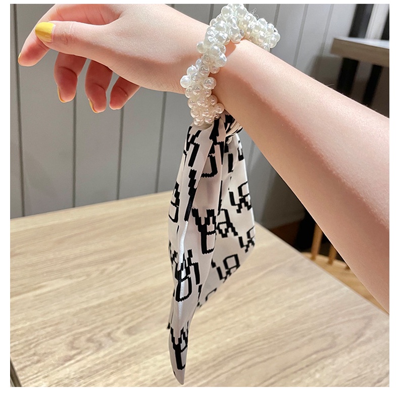 Ikat Rambut Scarf Dengan Mutiara Vintage Gaya Korea Fashion / Scrunchie Scarf Aksen Mutiara Wanita