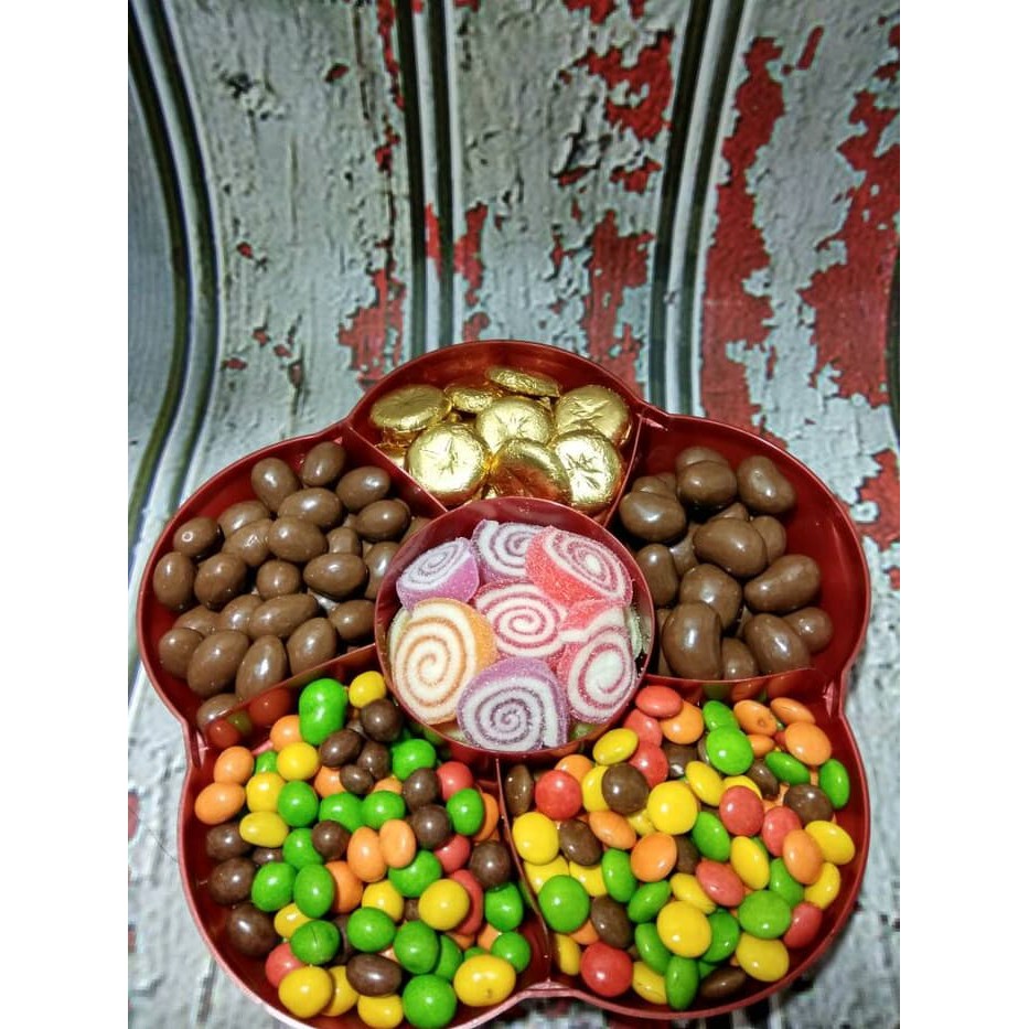 

Coklat Delfi Silverqueen Tray Bunga Sekat 6 - T5 PROMO