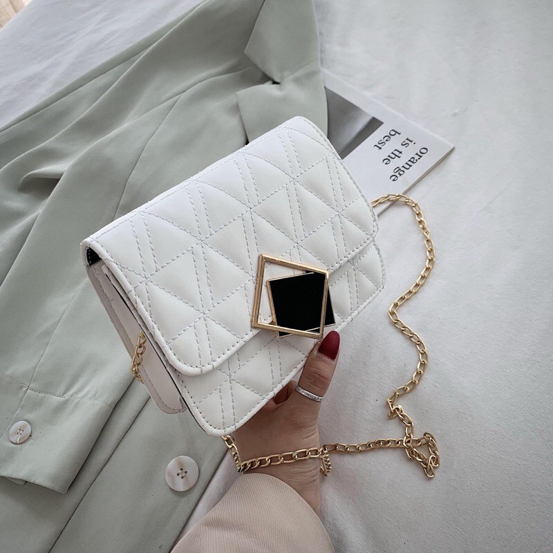 PAT SLING BAG KOREA TALI RANTAI WARNA HITAM PUTIH, TAS IMPORT HIGH QUALITY / TAS KEKINIAN /TAS KERJA