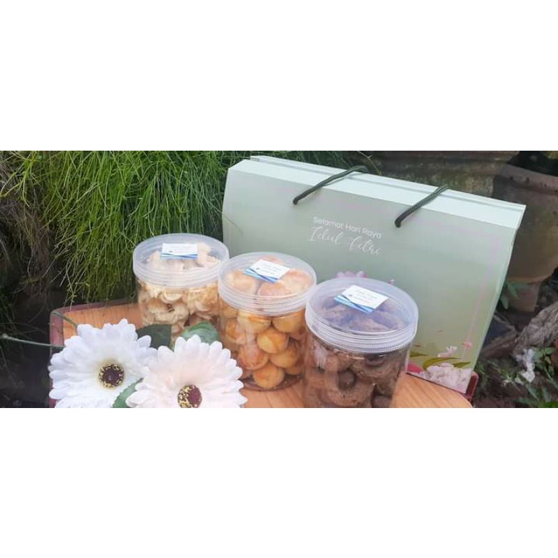 

nastar/putri salju/sagu keju/kastengel/choco ball/kue kacang wisjman