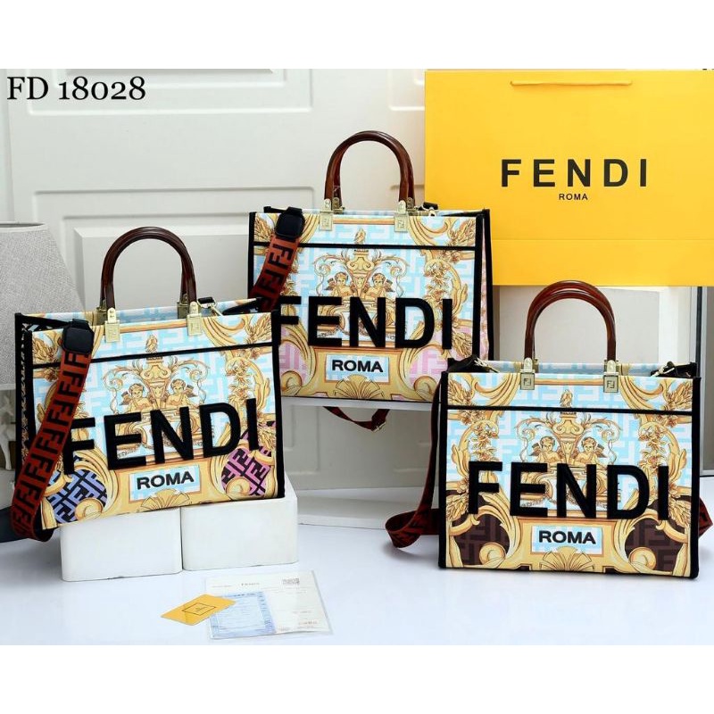 

NEW FENDI BOOK TOTECode : 18028 (WITH PAPERBAG)