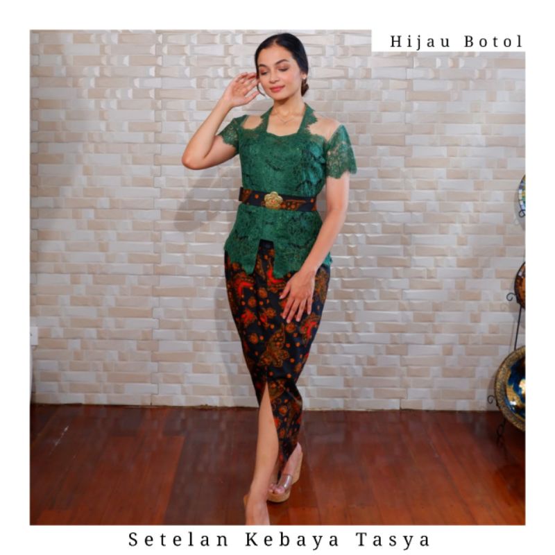 Setelan Kebaya Modifikasi Bali