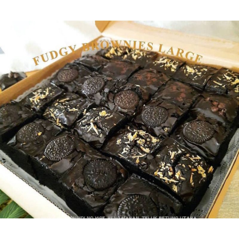 

BROWNIES BROWNIS FUDGY PANGGANG UKURAN 20X20 CM BANDAR LAMPUNG