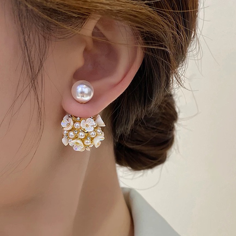 Anting Tusuk Bentuk Bunga Aksen Mutiara Imitasi Gaya Retro Untuk Wanita