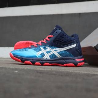  SEPATU  ASICS  NETBURNER BALLISTIC BUAT VOLI DAN BADMINTON 