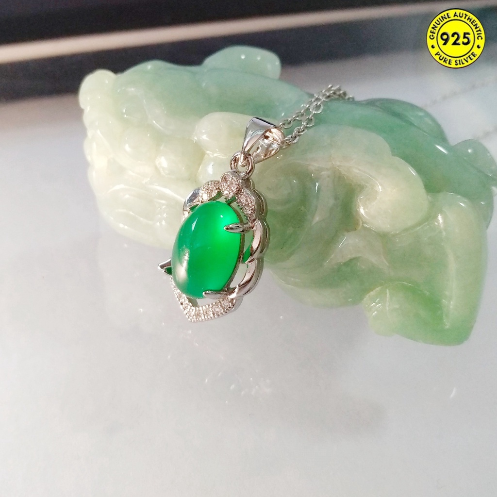 Vintage Green Chalcedony Pendant Full Diamond Hollow Emerald Necklace Drop-Shaped Green Crystal Necklace