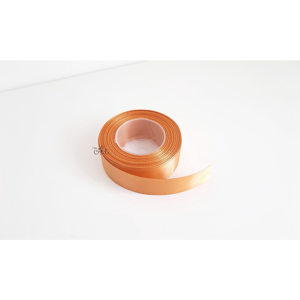 

Pita satin GOLD/EMAS 1 inch (2.5 cm)