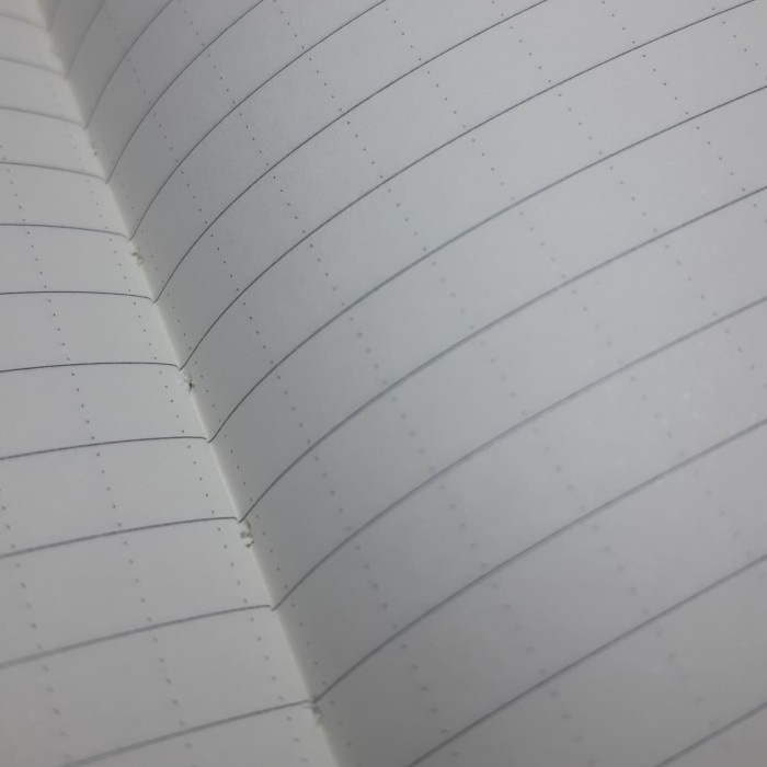 

Cuci Gudang Muji Slim Grid Notebook / Note Book - Buku Notes Kotak Kotak / Catatan Bergaransi