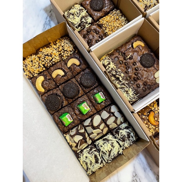 

FUDGY BROWNIES / HAMPERS LEBARAN / HAMPERS BROWNIES
