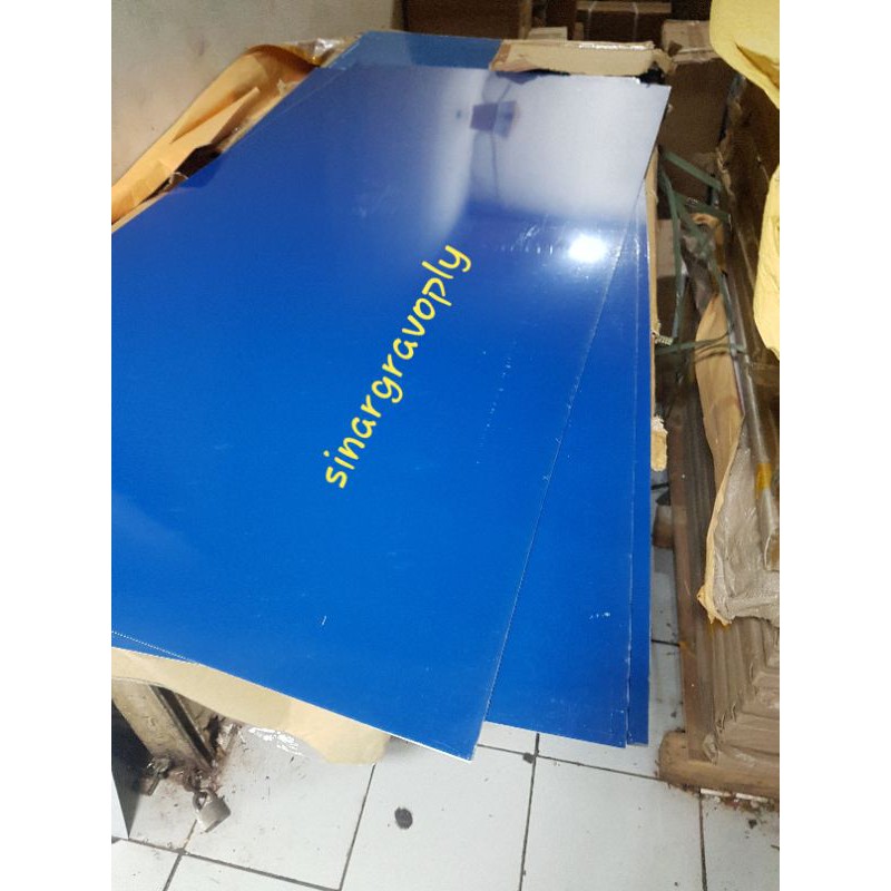 

gravoply biru terang teks putih 120x60cm tebal1.5ml