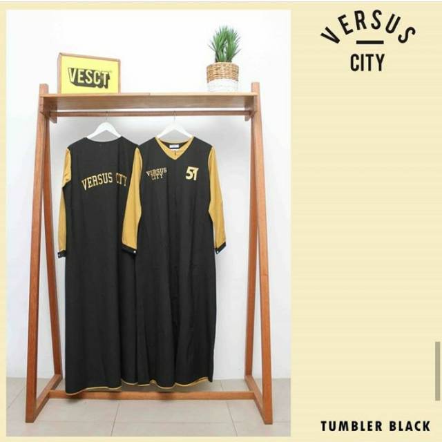 Versus city Tumbler black Preloved