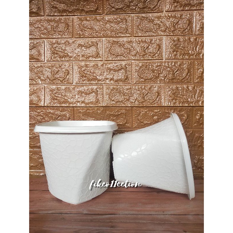 Pot Twister putih 20