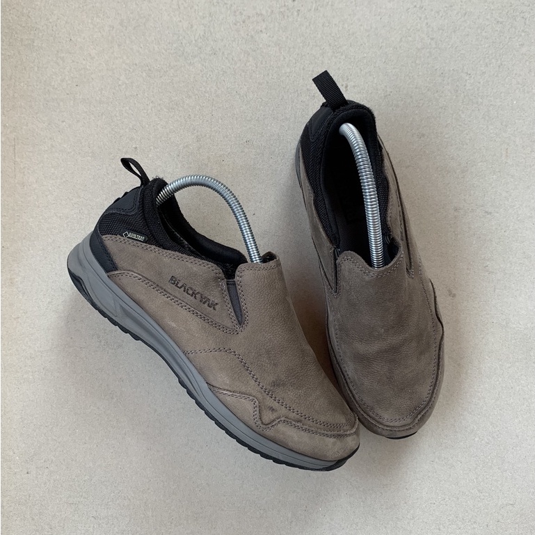 SEPATU SLIP ON BLACK YAK SIZE 41 | SECOND BRANDED