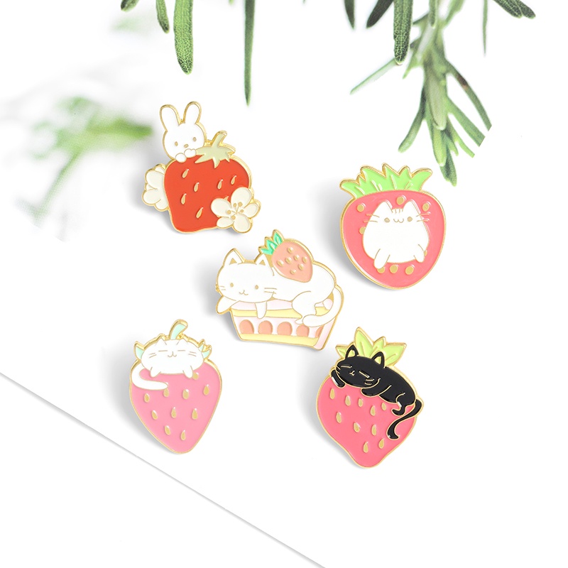 Bros Pin Enamel Desain Kartun Kucing / Kelinci / Kue / Strawberry Untuk Anak