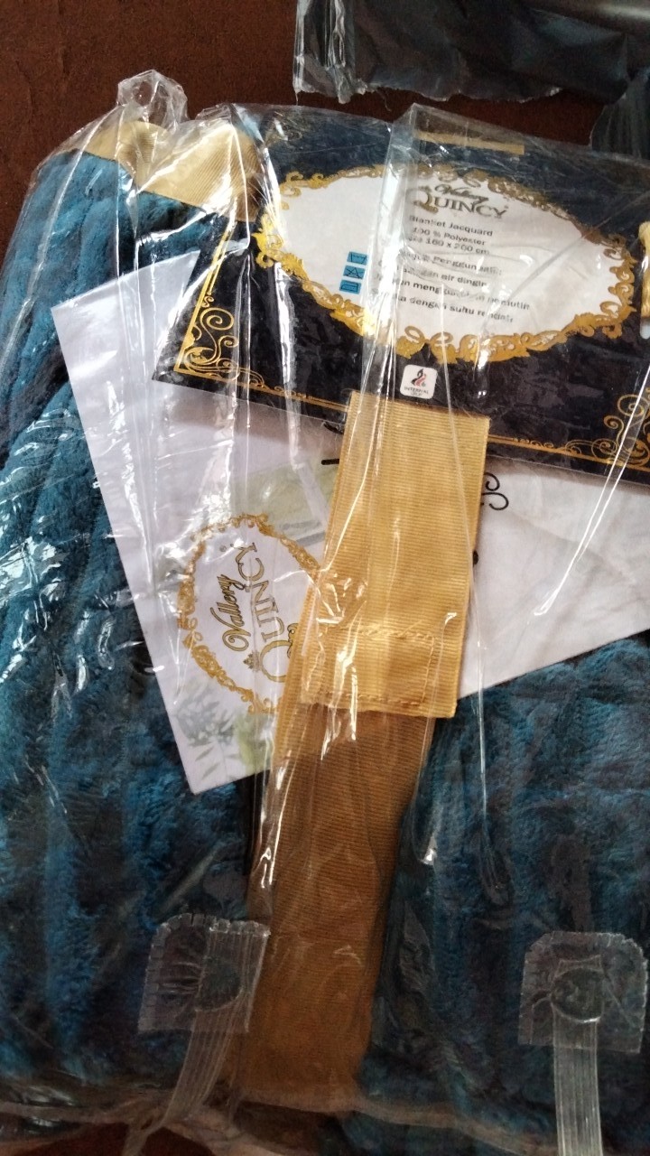 Selimbut Luxury Vallery Quincy Polos Super Lembut 160x200cm Termurah