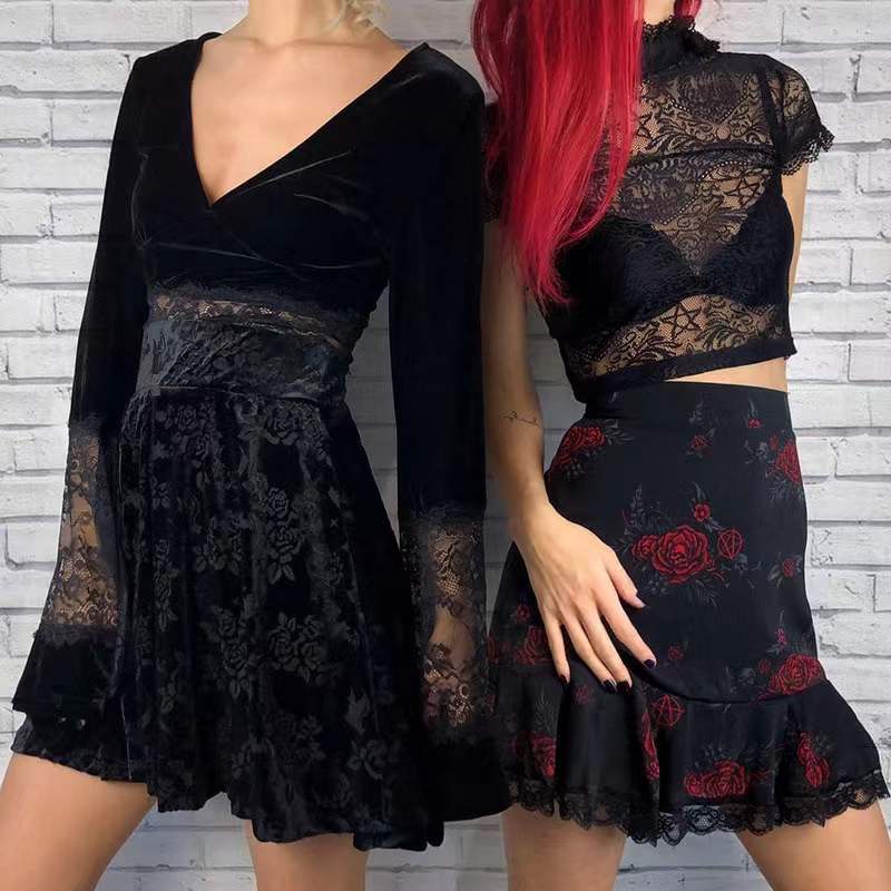 [Goth] V-Neck Lace Trumpet Sleeve Crop Top 8470 (S/M/L)