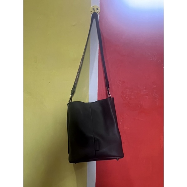 (preloved) tas hush puppies bucket