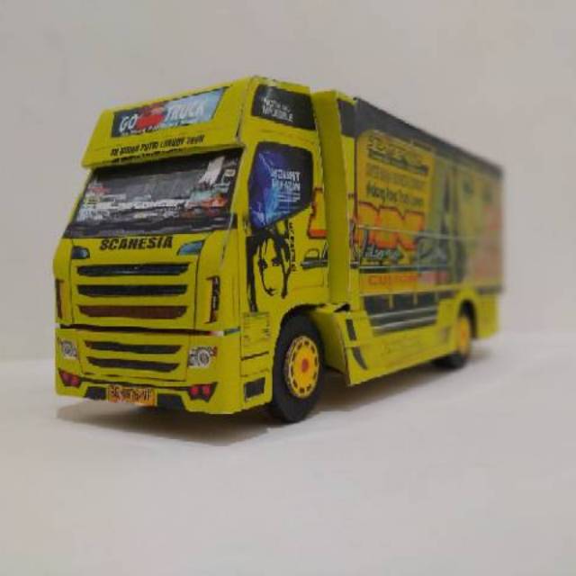 Miniatur Truk Canter Scania Custom Ndoro Putri Skala 1 25 Shopee Indonesia