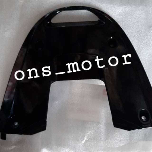 Pet body sambungan body belakang bagian bawah  vario 110 cw karbu