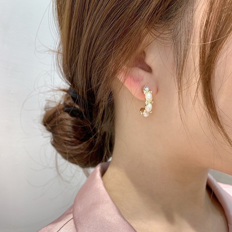 Korean personality ladies geometric semicircular pearl earrings with rhinestones