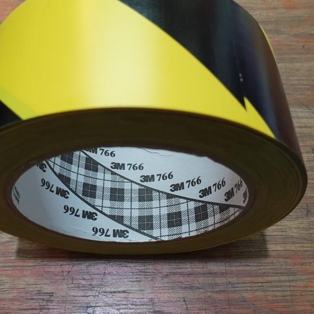 

➬ floormarking tape 3M 766 ➱