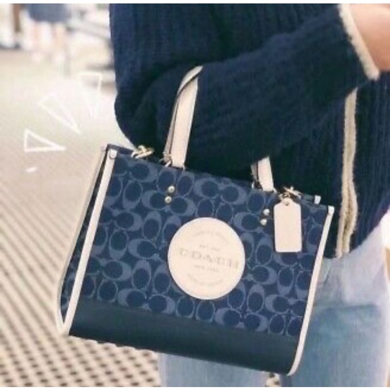 Coach Dempsey Carryall In Signature Jacquard With Patch(C2826)