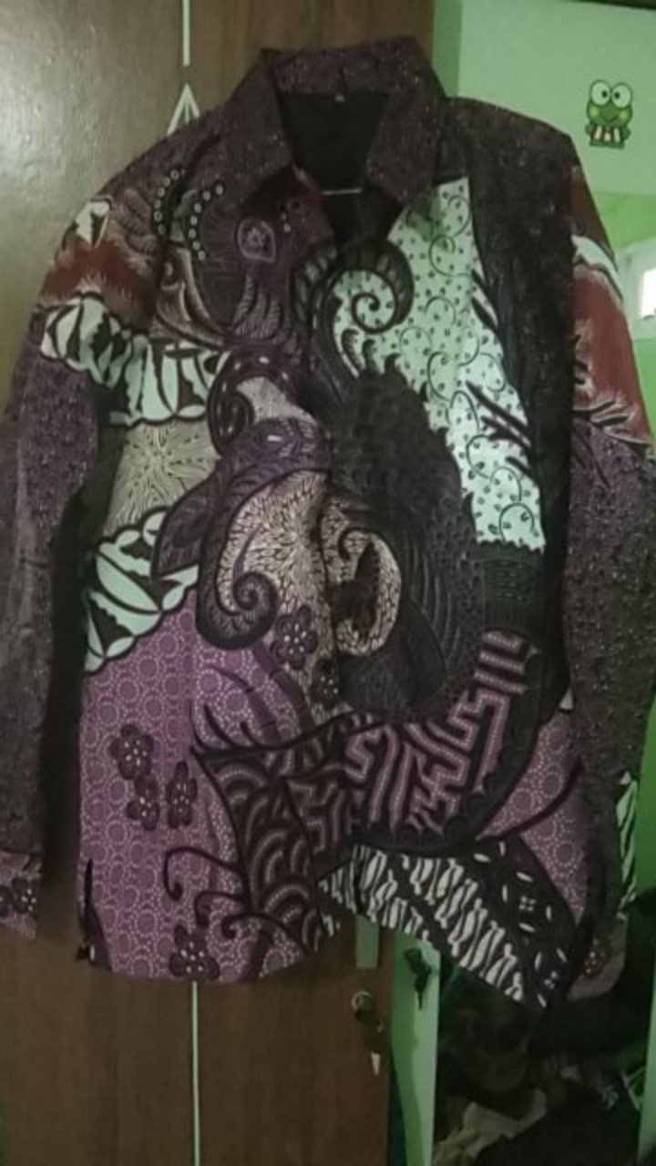 Nugroho Ungu Kemeja Batik Pria Lengan Panjang Lapis Furing Reguler Fit Katun Primisima Batik Solo