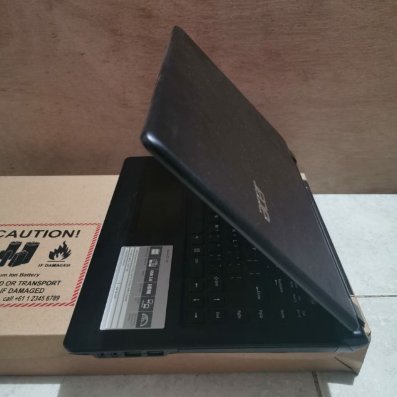 Laptop Gaming Acer Aspire Z3-451 Amd A10 Vga Amd Radeon HD 8650G Ram 4GB HDD 500GB 14inc Windows 10 mulus