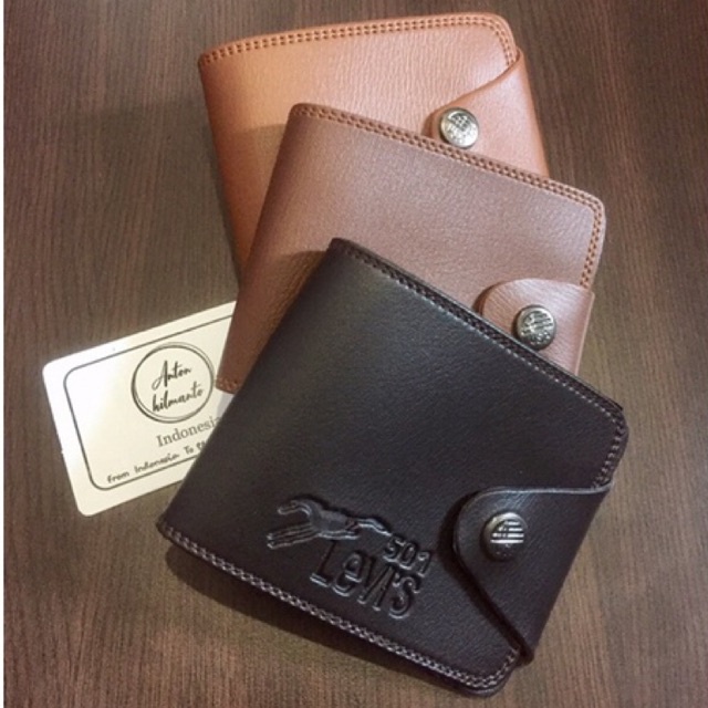 dompet lipat pria bahan kulit sinteyis lokal colombo pake kancing dan polos ukutan standar #dompet #dompetlipat #dompetkancing #dompetpria #dompetcowok #dompetlokal