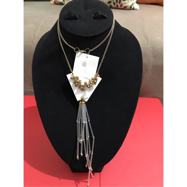 

Kalung tema “Arlon W” by Tea Label