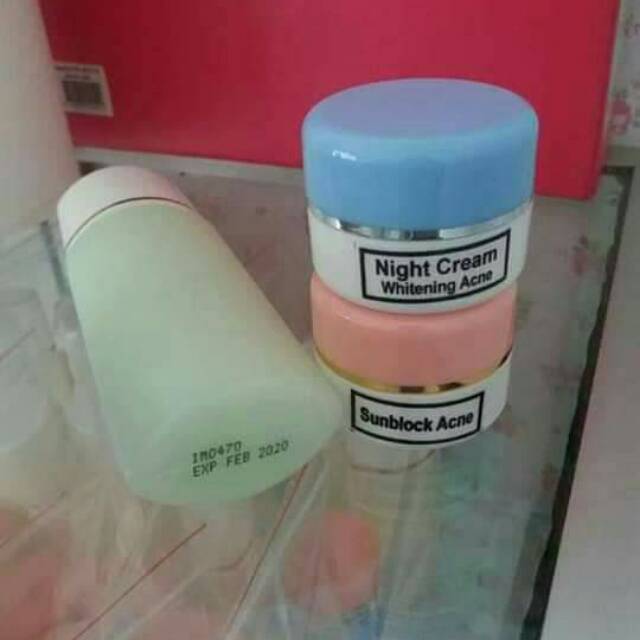 

Farma acne white khusus jerawat