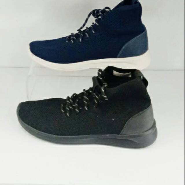 Sepatu casual pria Bata original sneakers pakai tali