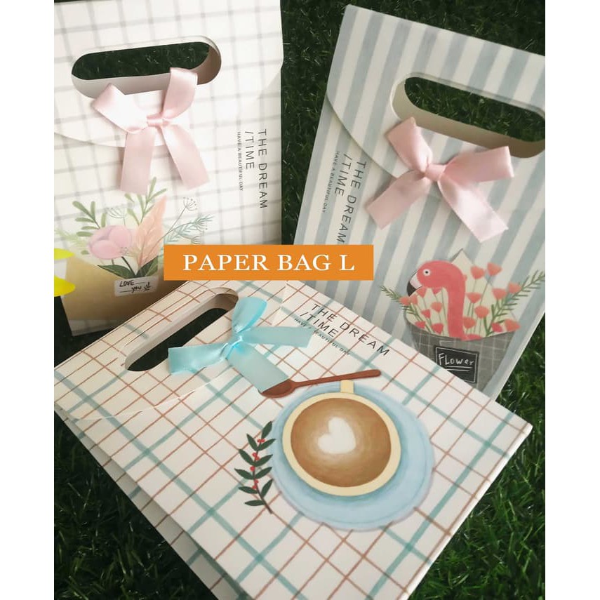 

Paper Bag Motif / Tas Kertas Kado / Tas Ulang tahun - L The Dream