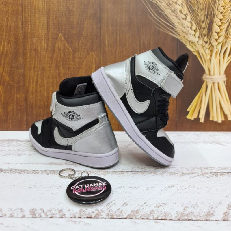 SEPATU ANAK LAKI LAKI NIKE AIR JORDAN 1 HITAM SILVER KIDS