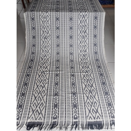 Kain Tenun Etnik Buna Putih