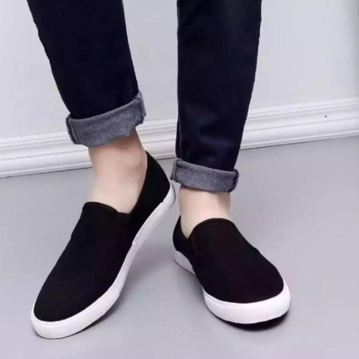Spatu Pria2021 sepatu Slip on hitam polos spatu sneakers cowok murah spatu tanpa tali [TCA. 67956]