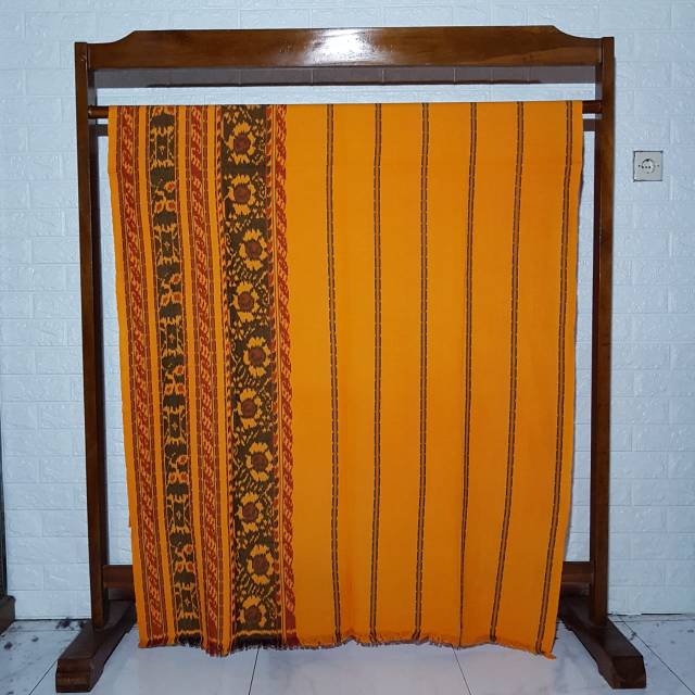 Kain Tenun Ikat Blanket Baroon Warna Kuning Code 21