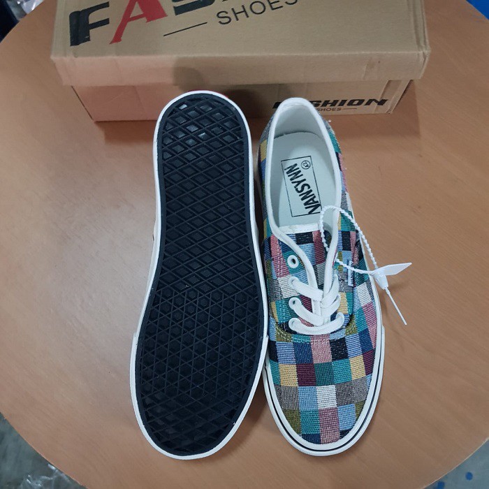 COD BAYAR DITEMPAT!!! Plaid Canvas Sneakers (With Box)