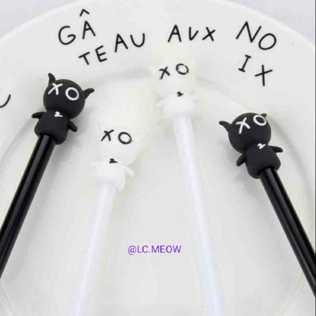 

Pulpen Black white XO PN0245