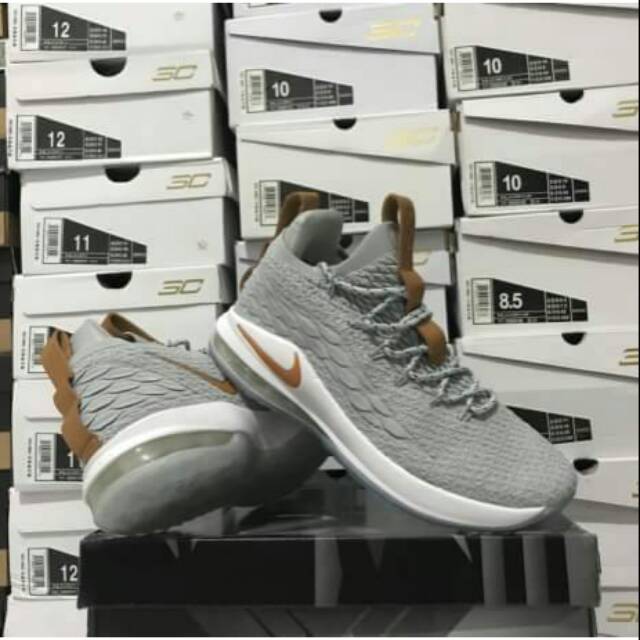 Sepatu basket lebron 15 low cool grey