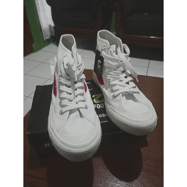 sepatu chezz Zeus hi