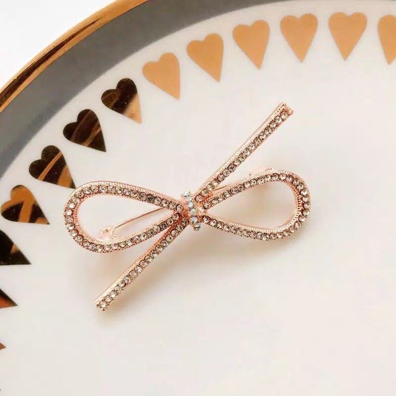 Brooch / bros pita / bros lucu / bros cantik / bros jilbab / bros laris / bros murah / bros cewek / Bros Geometri Terlaris Model Pita Warna Gold Silver dengan Mutiara / Bros Wanita Korean Style Bros Mutiara Brooch BZO-BRG pitasret
