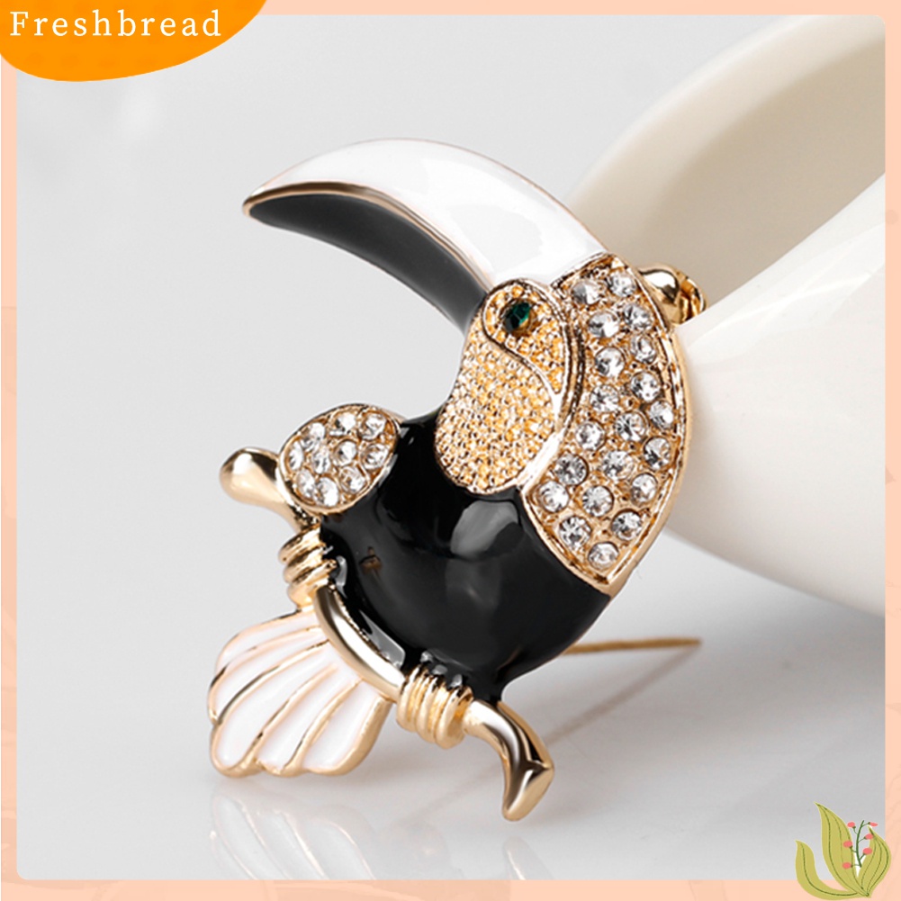 [ TERLARIS]Elegant Colorful Cartoon Parrot Shiny Rhinestone Animal Women Gift Brooch Pin