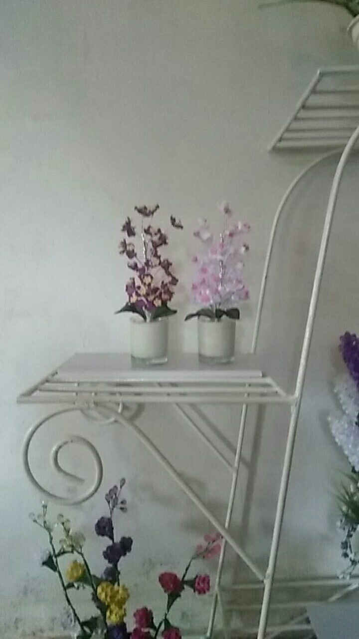 Bunga Cemara Pot Kaca Manik Akrilik